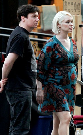 Mike Myers' Wife Shows Off Baby Bump, Baby! - E! Online